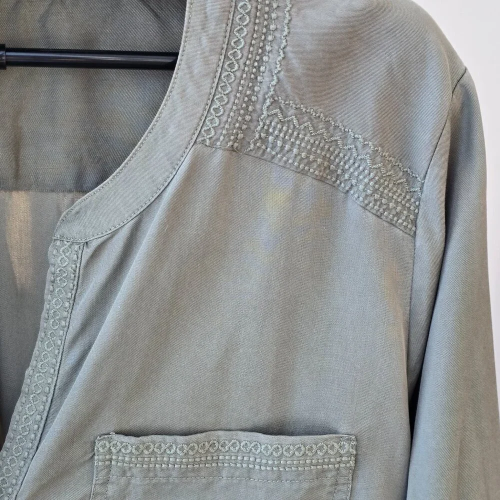 Eddie Bower shirt: Size: XL